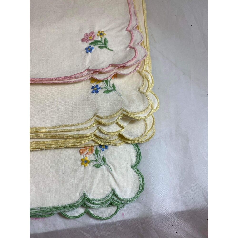 #4563 VTG Emboidered dinner napkins 14x14